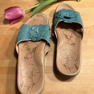 LL Bean flip flops Size 8